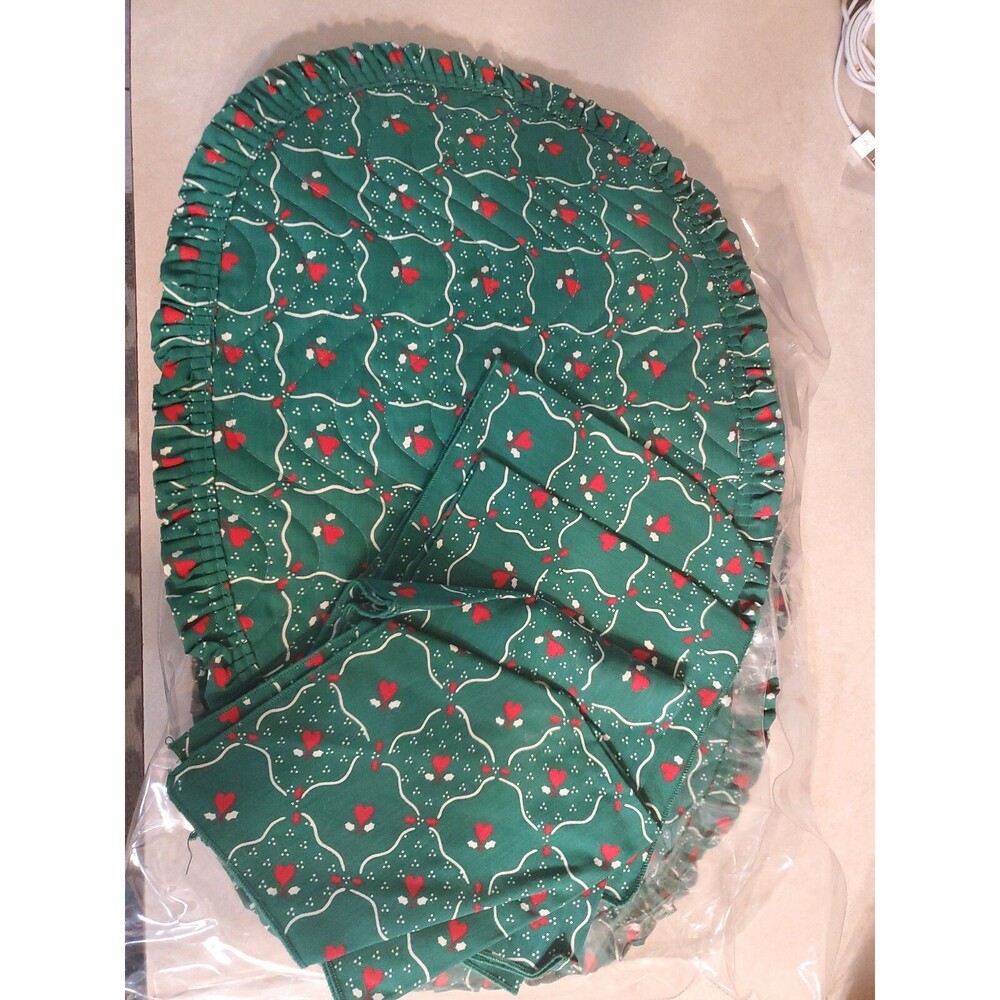 set 4  green with red hearts placemat and napkin set Christmas?